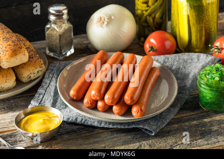 Style Chicago Hot Dog à la moutarde Ingrédients Tomates et poivrons Relish Cornichons Banque D'Images