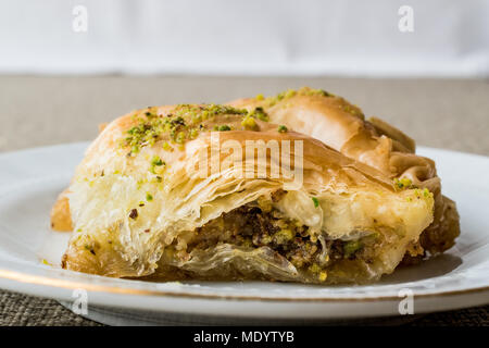 Sobiyet Baklava turc à la pistache. Dessert traditionnel concept. Banque D'Images