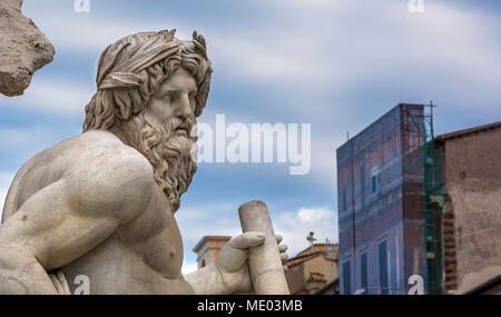 En tête du Gange statue comme un dieu grec, détail de fontaine baroque de quatre River dans le centre de Piazza Navona, Rome (17 ème siècle Banque D'Images