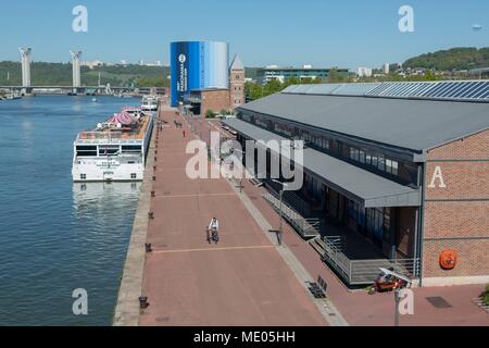 France, Rouen, quai, Promenade Normandie-Niemen, Panorama XXL, artiste : Yadegar Asisi, anciens docks restaurés, Restaurant Le marégraphe Banque D'Images