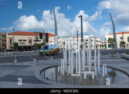 Dispositif de l'eau dans la partie rénovée de la vieille ville, sur la route de la gare routière de karvella, Paphos, Chypre, Europe Banque D'Images