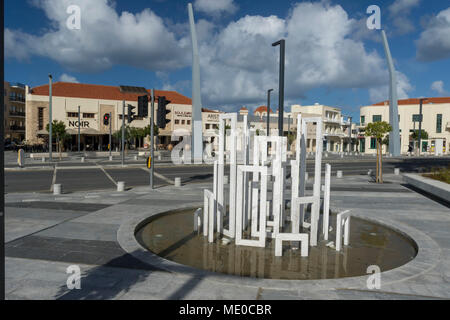 Dispositif de l'eau dans la partie rénovée de la vieille ville, sur la route de la gare routière de karvella, Paphos, Chypre, Europe Banque D'Images