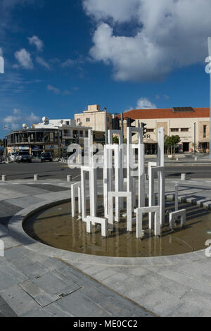 Dispositif de l'eau dans la partie rénovée de la vieille ville, sur la route de la gare routière de karvella, Paphos, Chypre, Europe Banque D'Images