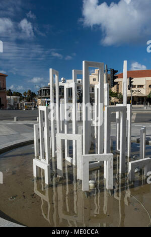 Dispositif de l'eau dans la partie rénovée de la vieille ville, sur la route de la gare routière de karvella, Paphos, Chypre, Europe Banque D'Images