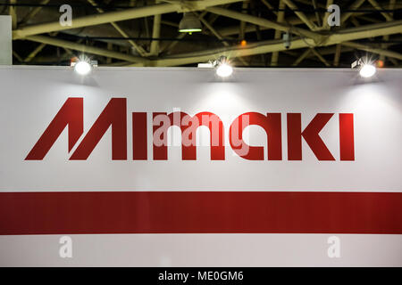 Moscou, Russie - Avril, 2108 : société Mimaki logo imprimé sur le drapeau. Ingénierie Mimaki est une industrie mondiale de fabricant que print jet d'encre grand format Banque D'Images