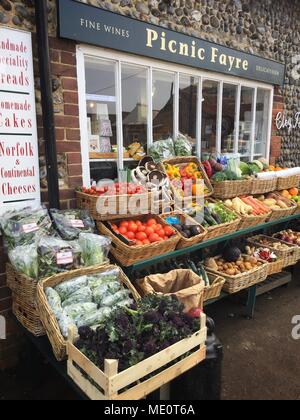 Le CLAJ SUIVANT LA MER, UK - 10 avril, 2018. L'extérieur d'un pique-nique local légumes appelé Fayre la vente de fruits et légumes frais à la population locale Banque D'Images