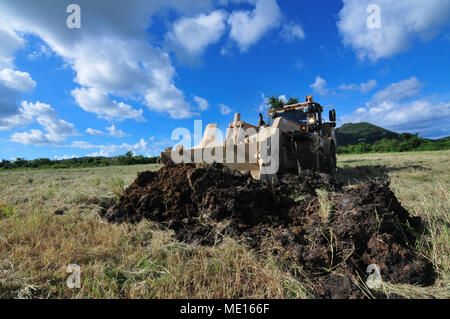 Îles vierges britanniques de la Garde nationale à partir de deux unités de génie train sur six a reçu récemment une forte mobilité de type 1 excavatrices ingénieur à Sainte-Croix, au domaine militaire, composé de Bethléem le 13 décembre. 19 Le personnel de la compagnie d'appui du 662nd et la 631e détachement du génie a participé à la formation de nouveaux équipements pour six HMEE Type 1 qui ont été affectés à 662 fr. Co. Banque D'Images