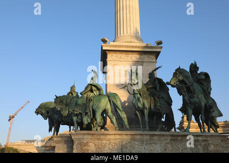 Place des Héros, Budapest Hongrie Statues de types et d'image Banque D'Images