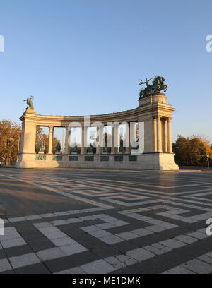 Place des Héros, Budapest Hongrie Statues de types et d'image Banque D'Images