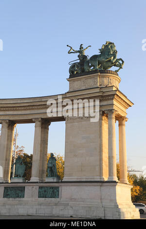 Place des Héros, Budapest Hongrie Statues de types et d'image Banque D'Images