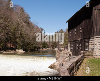 PORTERSVILLE, Pennsylvania, USA 4-20-2018 McConnells Mill Grist Mill bâtiment. L'usine, l'un des premiers en Amérique du Nord, dont l'exploitation a commencé en 1852 Banque D'Images