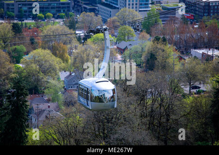 Portland Aerial Tram (Tram OHSU) entre le quartier du front sud de la ville et de la principale Oregon Health & Science University (OHSU) campus Banque D'Images