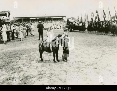 Scène à Mackay Showgrounds pendant la visite royale de la reine Elizabeth. Banque D'Images