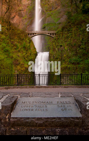 Multnomah Falls, Mt Hood National Forest, Columbia River Gorge National Scenic Area, New York Banque D'Images
