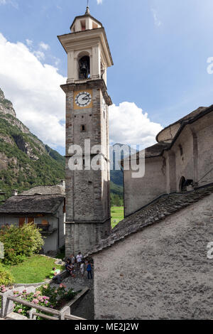 Église du village de Sonogno, vallée de Verzasca, Valle Verzasca, Canton du Tessin, Suisse Banque D'Images