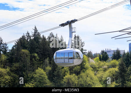 Portland Aerial Tram (Tram OHSU) entre le quartier du front sud de la ville et de la principale Oregon Health & Science University (OHSU) campus Banque D'Images