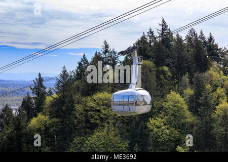 Portland Aerial Tram (Tram OHSU) entre le quartier du front sud de la ville et de la principale Oregon Health & Science University (OHSU) campus Banque D'Images