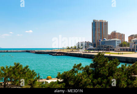 Novorossiysk, Russie - le 22 août 2015 : Novorossiysk est une ville sur la côte. Baie de la mer Noire. Un important centre de transport, qui comprend Banque D'Images