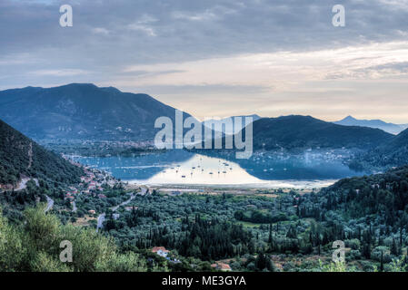 Vlicho village vu de Katochori, village de l'île de Lefkada, Grèce Banque D'Images