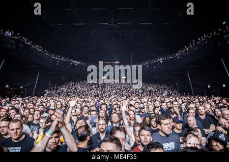 Pays-bas, Tilburg - Avril 19, 2018. Le lieu est rempli de concert des amateurs et les amateurs de musique au festival de musique néerlandais Roadburn Festival 2018 à Tilburg. (Photo crédit : Gonzales Photo - Petet Troest). Banque D'Images