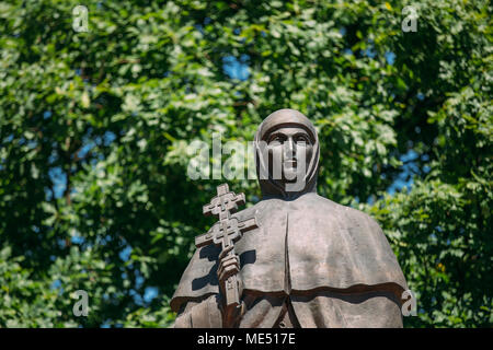 Polotsk, la Biélorussie. Monument à Euphrosyne de Polotsk - Nun et éducateur. Elle a glorifié en face de saints, comme le révérend. Banque D'Images