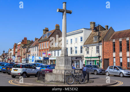 War Memorial cross,l'ancien port fluvial, du centre-ville sur la grande rivière Ouse , Cambridgeshire, Angleterre, RU, FR Banque D'Images