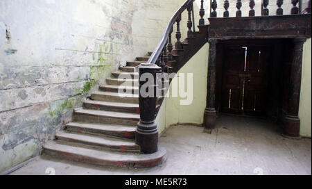 Escalier en spirale vintage dans un vieux bâtiment Banque D'Images