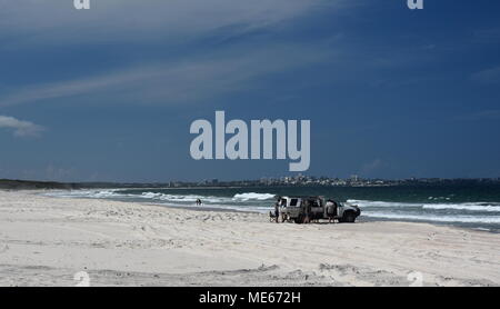 Bribie Island, Australie - Dec 29, 2017. Plage de l'océan pendant plus tendance sur une journée ensoleillée à Woorim, Bribie Island, Australie. Paysage horizontal de t Banque D'Images