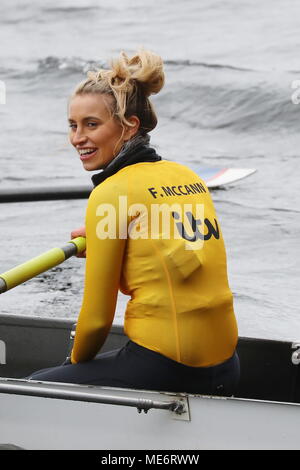 Une équipe de la BBC prend une équipe de l'ITV dans l'allégement Sport Boat Race à Salford Quays comprend : Ferne McCann Où : Manchester, Royaume-Uni Quand : 21 Mar 2018 Crédit : John Rainford/WENN.com Banque D'Images