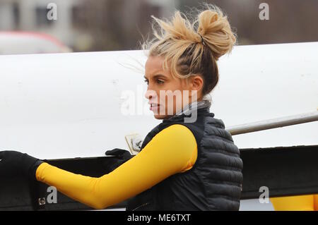 Une équipe de la BBC prend une équipe de l'ITV dans l'allégement Sport Boat Race à Salford Quays comprend : Ferne McCann Où : Manchester, Royaume-Uni Quand : 21 Mar 2018 Crédit : John Rainford/WENN.com Banque D'Images