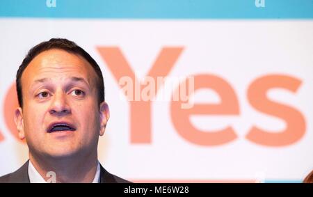 Taoiseach Leo Varadkar fait un discours lors d'un événement organisé par les membres du Fine Gael en appuyant sur pour un oui au référendum à venir sur le Huitième amendement, à la Smock Alley Theatre à Dublin. Banque D'Images