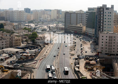 Conduire dans le centre de Doha, Qatar, le Mushaireb à Al Diwan Street Banque D'Images