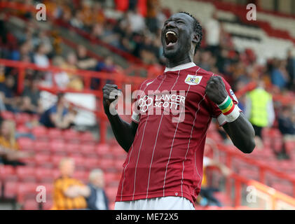 Bristol City's Famara Diedhiou célèbre après qu'il scores leur deuxième but du côté du jeu au cours de la Sky Bet Championship match à Ashton Gate, Bristol. Banque D'Images