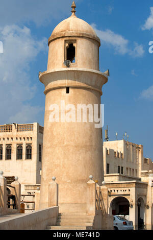 Minaret de la vieille mosquée de Souq Waqif, Doha, Qatar Banque D'Images