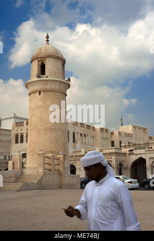 Minaret de la vieille mosquée de Souq Waqif, Doha, Qatar Banque D'Images