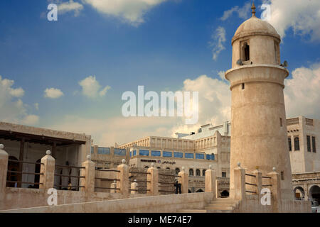 Minaret de la vieille mosquée de Souq Waqif, Doha, Qatar Banque D'Images