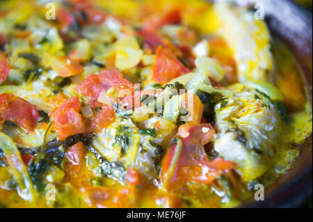 Close-up, abstraite de moqueca de poisson traditionnel brésilien ragoût. Profondeur de champ. Banque D'Images