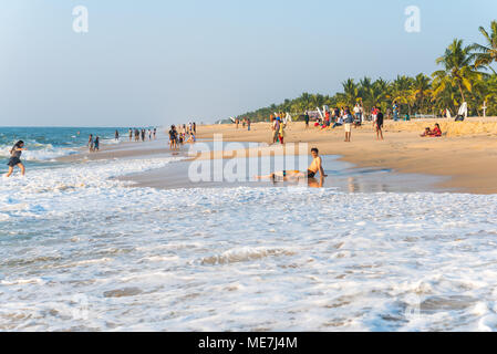 Marari Beach en décembre à Mararikulam, Inde. Elle est considérée comme la plus plage bien entretenue dans Alleppey (Alappuzha) district, Kerala Banque D'Images