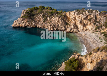 Entre Calpe et Altea Mascarat le point avec ses plages d'eau turquoise, Altea, Costa Blanca, Alicante province,Espagne Banque D'Images