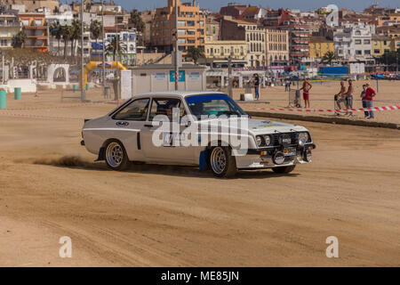 XV Rally Costa Brava Historic car race dans une petite ville de Palamos en Catalogne. 04. 20. 2018 L'Espagne, de la ville de Palamos Crédit : Arpad Radoczy/Alamy Live News Banque D'Images