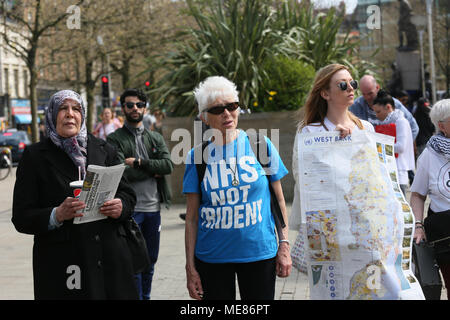Manchester, UK. 21 avril, 2018. Les militants anti guerre dans des jardins de Piccadilly, Manchester, 21 avril 2018 (C)Barbara Cook/Alamy Live News Banque D'Images
