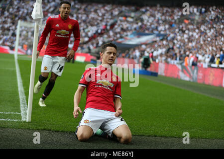 Londres, Royaume-Uni. 21 avril, 2018. Londres, Royaume-Uni. 21 avril, 2018. Ander Herrera de Manchester Utd ® célèbre avec Jesse Lingard après qu'il marque son 2e but. Les équipes L'Unis FA Cup semi finale match, Manchester Utd v Tottenham Hotspur au stade de Wembley à Londres le samedi 21 avril 2018. Cette image ne peut être utilisé qu'à des fins rédactionnelles. Usage éditorial uniquement, licence requise pour un usage commercial. Aucune utilisation de pari, de jeux ou d'un seul club/ligue/dvd publications. Photos par Andrew Andrew/Verger Verger la photographie de sport/Alamy live news Banque D'Images
