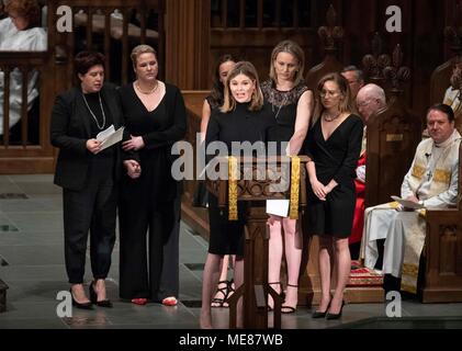 Jenna Bush Hager se lit au funérailles de sa grand-mère, ex-Première Dame Barbara Bush, à St.Martin's Episcopal Church, à Houston. Banque D'Images