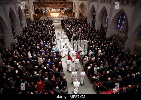 Houston, Texas, USA. 21 avril, 2018. Service funéraire à l'église Saint Martin pour l'ex-Première Dame Barbara Bush pour invités. Mme Bush, l'épouse d'un président et de la mère à l'autre, est décédé le 17 avril à Houston à l'âge de 92 ans. Credit : Bob Daemmrich/Alamy Live News Banque D'Images
