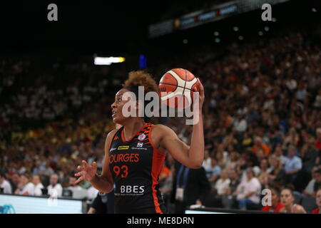 Diandra Tchatchouang en action lors de la Coupe de France de basket-ball entre Tango Bourges basket et flammes Nolia Panier Ardennes en AccorHotel Arena de Paris. Banque D'Images