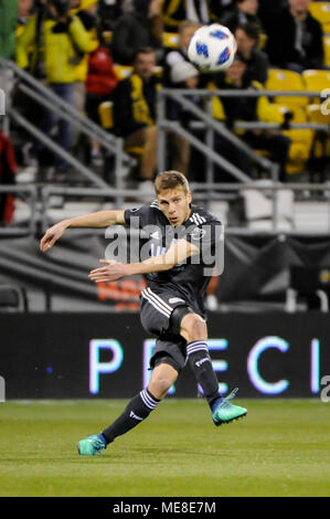 Samedi, Avril 21, 2018 : New England Revolution terrain Scott Caldwell (6) montres son passage dans la seconde moitié du match entre New England Revolution et Columbus Crew Stadium, MAPFRE à SC à Columbus OH. Note - Columbus Crew SC 2 - New England Revolution 2 Obligatoire .Crédit photo : Dorn Byg/CSM Banque D'Images