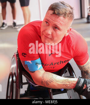 London UK 22 avril 2018 David Weir vainqueur de l'année Virgin Money London Marathon course en fauteuil roulant de parler à la presse après la course @Paul Quezada-Neiman/Alamy Live News Banque D'Images