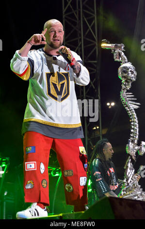 Las Vegas, Nevada, 21 avril 2018 . Ivan L. Moody, chanteur principal de la bande 5 doigt mort Punch sur scène jour 2 de la deuxième édition annuelle de Las Stique heavy metal music festival tenu à la Centre-ville de Las Vegas Events Center. Credit : Ken Howard/Alamy Live News Banque D'Images