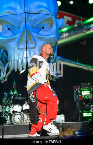 Las Vegas, Nevada, 21 avril 2018 - 5 doigt mort Punch chanteur Ivan L. Moody sur scène le jour 2 de la deuxième édition annuelle de Las Stique heavy metal music festival tenu à la Centre-ville de Las Vegas Events Center. Credit : Ken Howard/Alamy Live News Banque D'Images