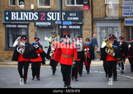 Morley, Leeds, Royaume-Uni - 22 avril 2018. L'assemblée annuelle de St George's Day Parade est en cours avec le Yorkshire de l'incendie et de secours service de marche dans les rues de Morley. Banque D'Images